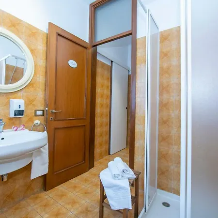 Laveno-mombello Sleeps 4 Laveno-Mombello