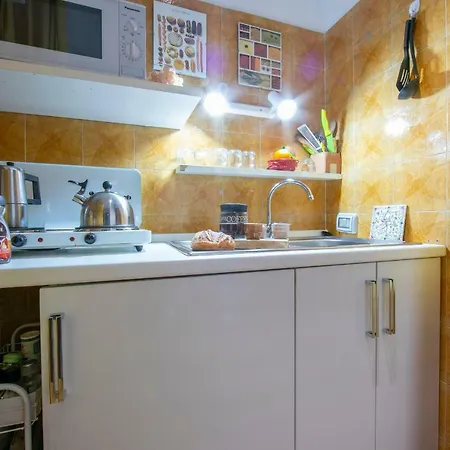 Laveno-mombello Sleeps 4 Laveno-Mombello