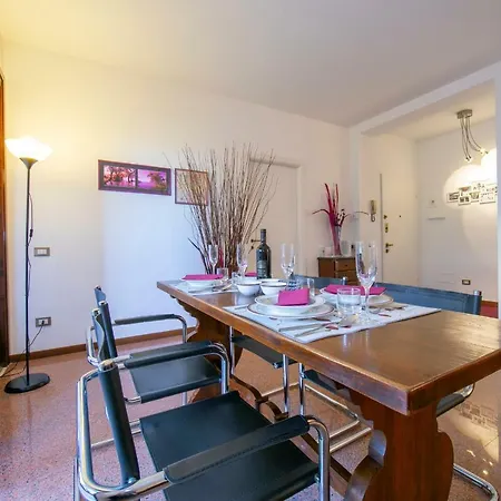 Apartment Laveno-mombello Sleeps 4 Laveno-Mombello