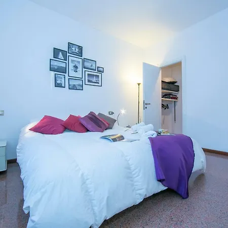 Laveno-mombello Sleeps 4 Apartment