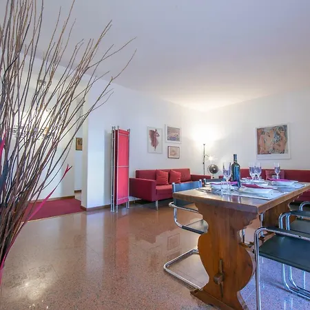 Laveno-mombello Sleeps 4 Apartment