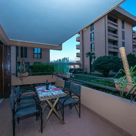 Apartment Laveno-mombello Sleeps 4